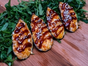 Запеченные Мидии в ракушках «под спайси соусом и моцареллой» Запеченные Мидии в ракушках «под спайси соусом и моцареллой»