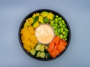 Поке с лососем и рисом Поке с лососем и рисом