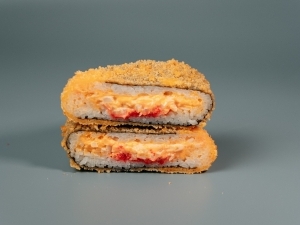 Онигири криспи с кальмаром Онигири криспи с кальмаром