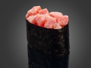 Гункан спайси тунец Гункан спайси тунец